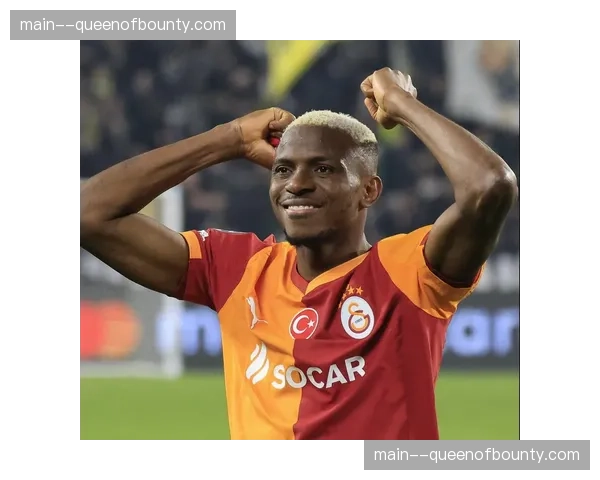 那不勒斯发布对阵利物浦赛前训练图，奥斯梅恩参与全队合练